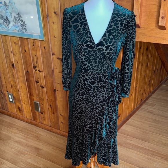 Calvin Klein size 4 velvet burnout Green Animal Print Long Sleeve Dress - Picture 2 of 12